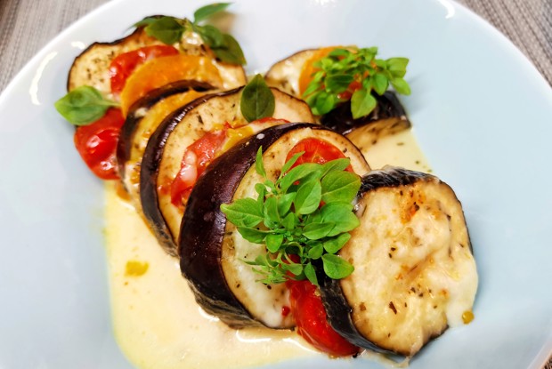 Закуска из баклажана капрезе