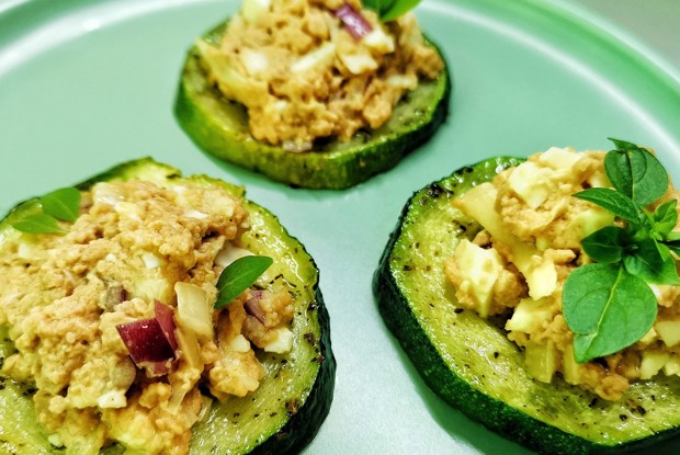 Закуска из кабачка с печенью трески