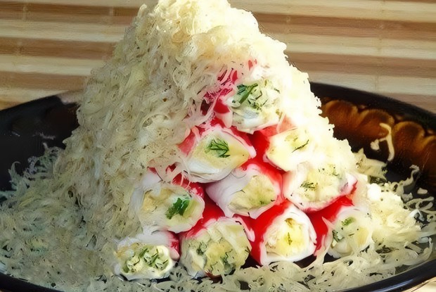 Закуска из крабовых палочек с сыром и зеленью
