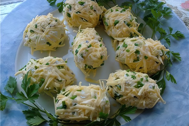 Закуска из курицы с черносливом «Рафаэло куриное»