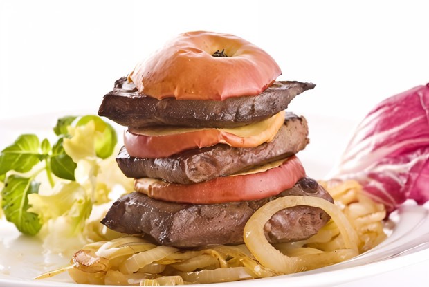 Закуска из печени, яблок и лука