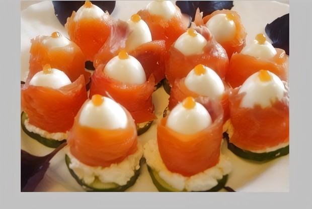 Закуска из перепелиных яиц и семги