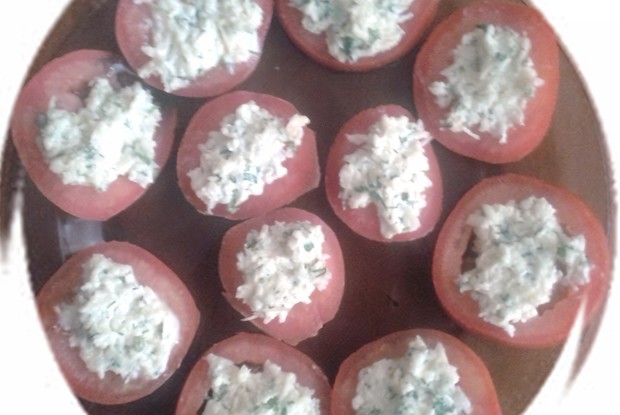 Закуска из помидоров с сыром и чесноком