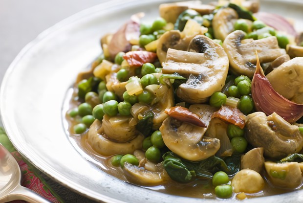 Закуска из зеленого горошка, грибов и консерированных перцев