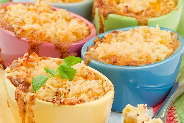 Закуска с пастой, сыром и мускатным орехом