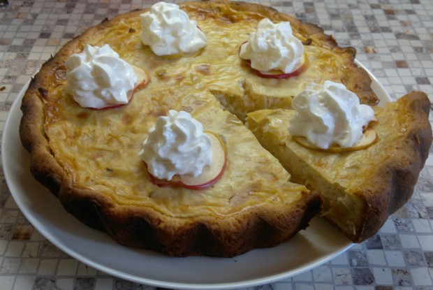 Заливной яблочный пирог