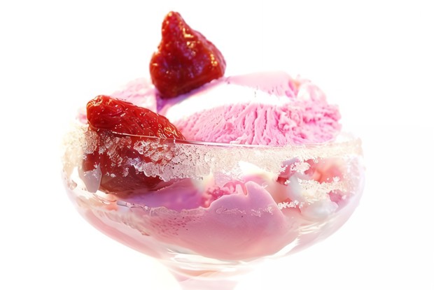 Замороженное клубничное суфле со взбитыми сливками