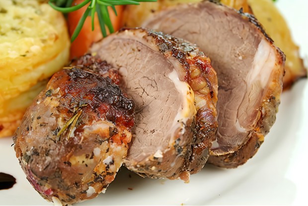 Запеченая баранина по-гречески с картофелем и маслинами