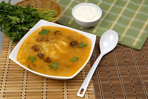 Запеченая курица с грибами