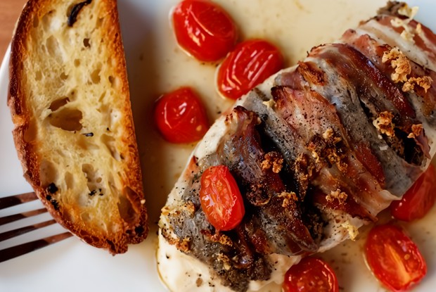 Запеченая курица с тапенадом