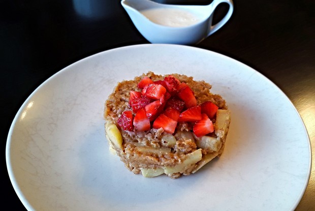 Запеченая овсянка с фруктами и орехами