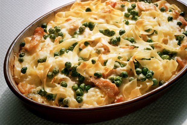 Запеченая паста с сыром, ветчиной и горошком