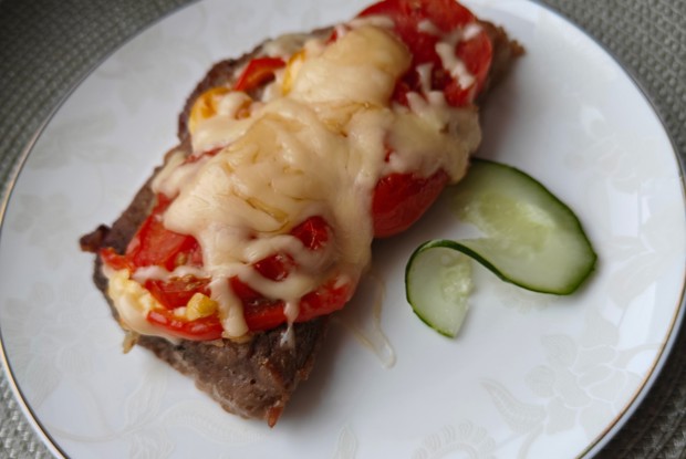 Запеченная свинина с болгарским перцем