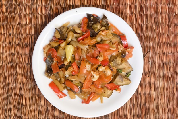 Запеченые овощи с чесноком и пармезаном