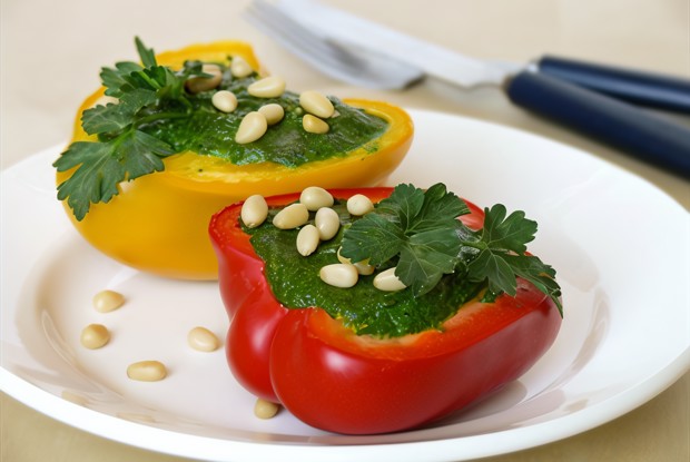 Запеченые перцы с овощным фаршем