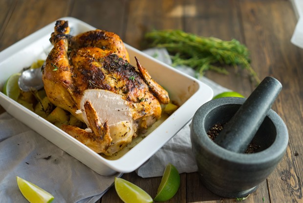 Запеченная курица с картофелем, тимьяном и лимонной цедрой