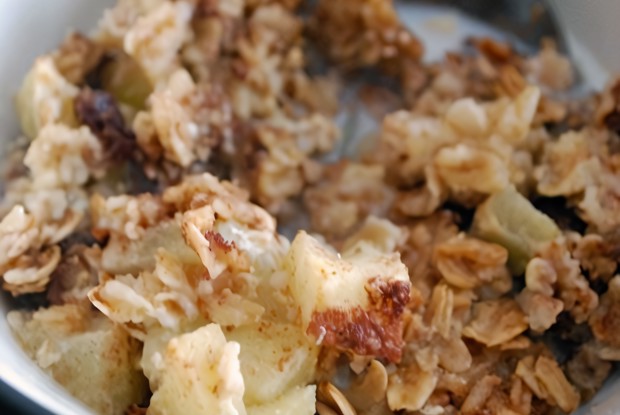 Запеченная овсянка с яблоками и специями