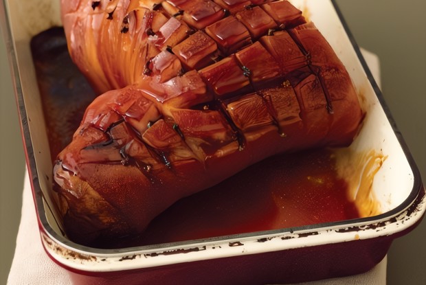 Запеченная ветчина в коричневом сахаре, кока-коле и бурбоне