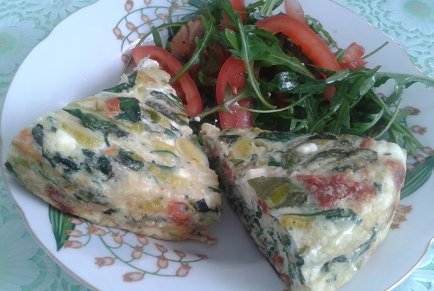 Запеченная фриттата с сушеными помидорами и фетой