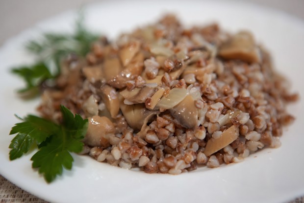 Запеченная гречка с мясом и грибами