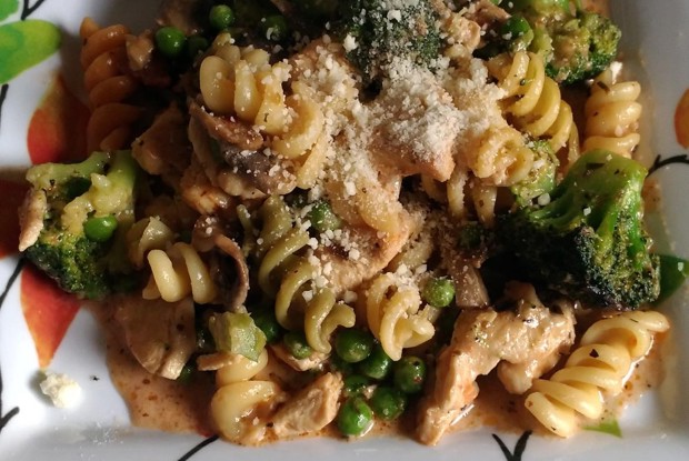 Запеченная паста с брокколи и курицей