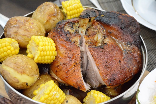 Запеченная свиная рулька