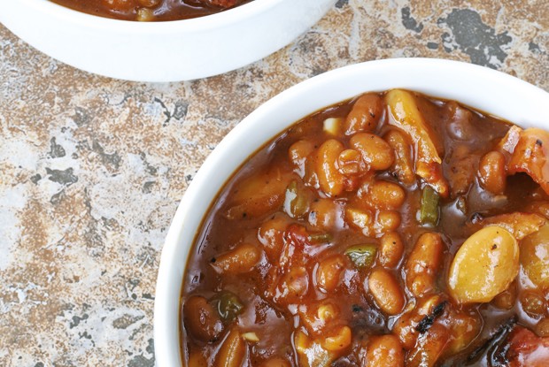 Запеченная свинина с бобами