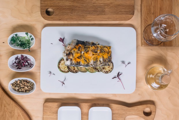 Запеченная тушка черного гренадера с овощами