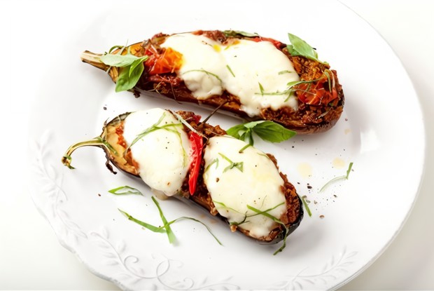 Запеченные баклажаны с моцареллой