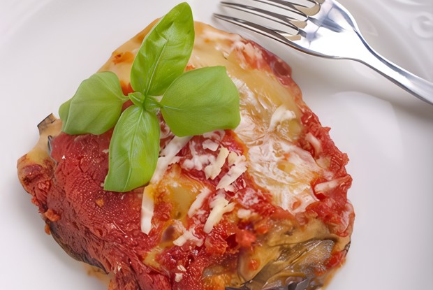 Запеченные баклажаны с соусом маринара под корочкой из пармезана (Melanzane alla Parmigiana)