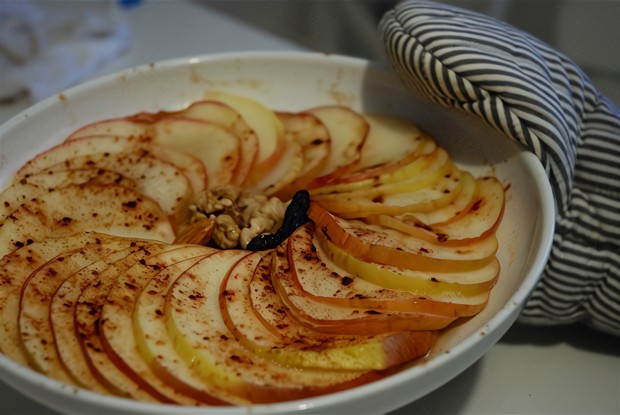 Запеченные яблоки с корицей