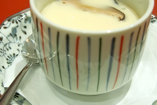 Запеченные яйца с грибами и пармезаном