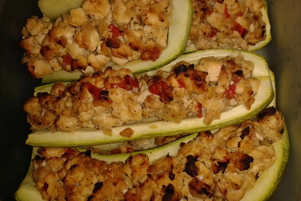 Запеченные кабачки с куриным филе