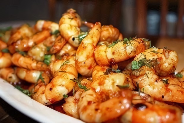 Запеченные креветки в чесночно-лимонном соусе