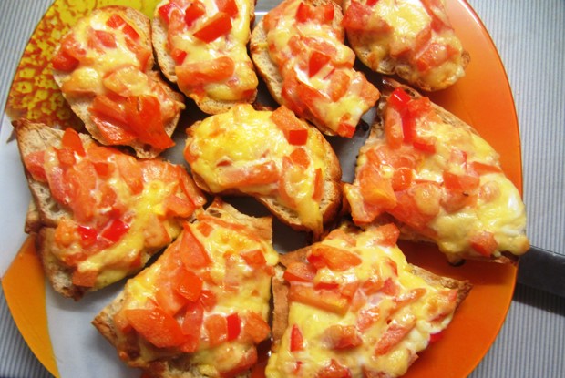 Запеченные тосты с паприкой