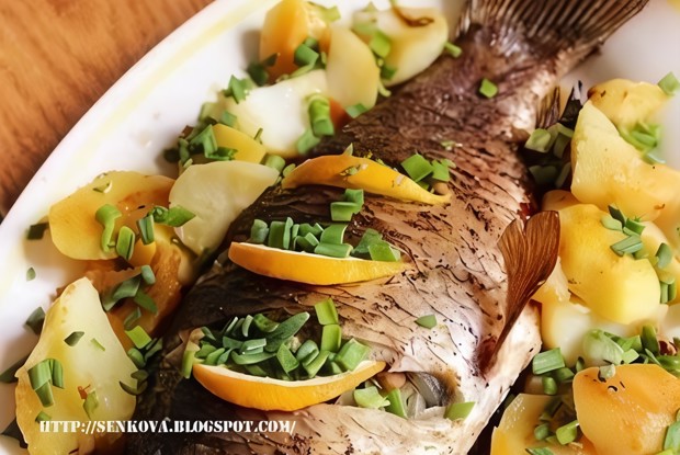 Запеченный карп с грибами