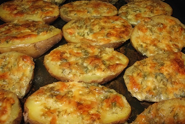 Запеченный картофель с чесночным маслом