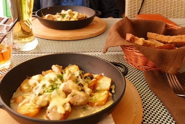 Запеченный картофель в яйце