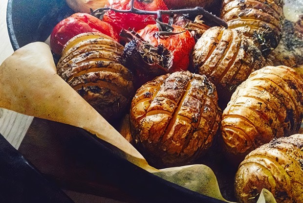 Запеченный картофель в крупной соли