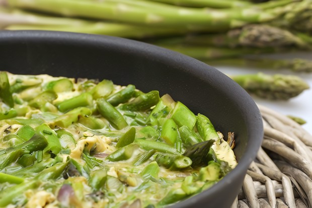 Запеченный омлет со спаржей