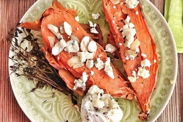 Запеченный сладкий картофель с голубым сыром