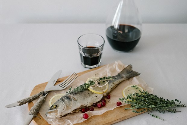 Запеченный в фольге сибас