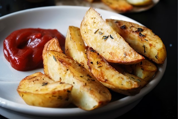 Запеченные картофельные дольки