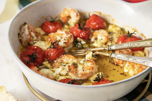 Запеченные креветки с фетой в греческом стиле