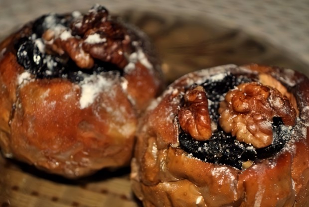 Запеченные яблоки с изюмом