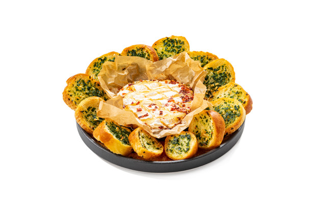 Запеченный камамбер с медом и чили