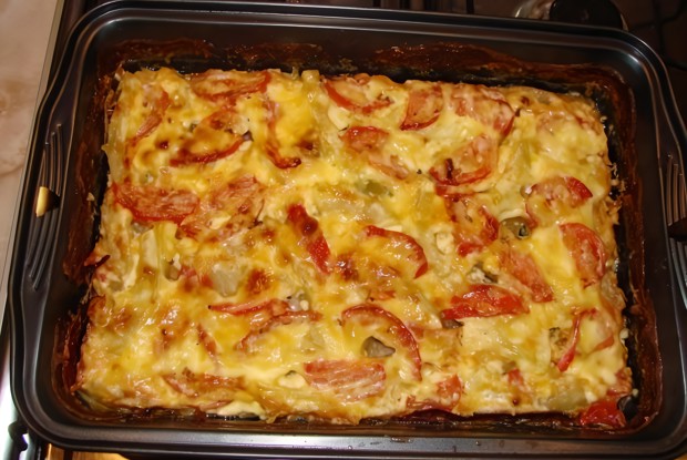 Запеченный сыр с овощами