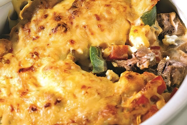 Запеченный язык с цветной капустой и томатным соусом