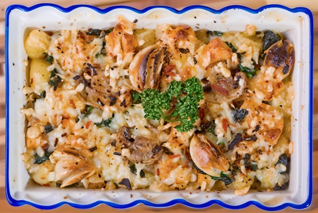 Запеченые ньокки с копченым окороком и цукини под сырным соусом