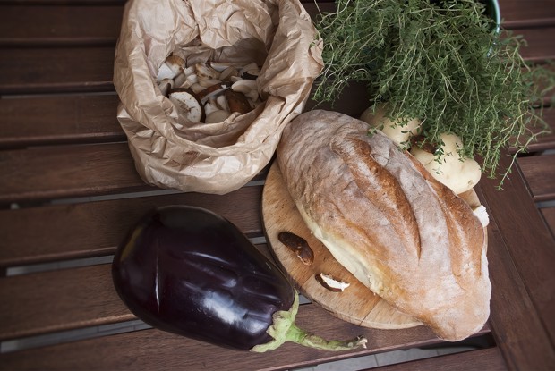 Запеченый пирог из картофеля, белых грибов и баклажанов